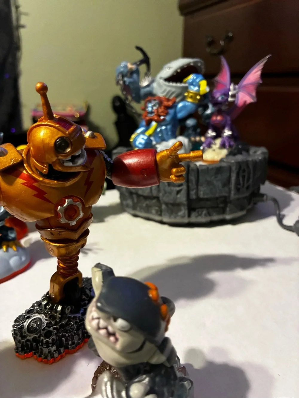 #448|Sky landers Fantasy figures 4 giants, 9 Action Figures w base, need disc